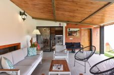 Finca del Norte is a spacious and modern holiday home with heated private pool in Arucas, Gran Canaria