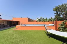 Finca del Norte is a spacious and modern holiday home with heated private pool in Arucas, Gran Canaria