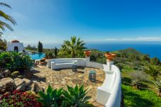 Villa Botanico is a tropical holiday villa with garden, heated private pool and panoramic sea view in Puntagorda, La Palma