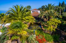 Villa Botanico is a tropical holiday villa with garden, heated private pool and panoramic sea view in Puntagorda, La Palma