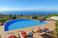 Villa Botanico is a luxurious holiday villa with garden, heated private pool and panoramic sea view in Puntagorda, La Palma