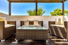 Villa Reya II is a luxiorious villa with private, heated pool. A walking distance from the beach in Costa Adeja, Tenerife