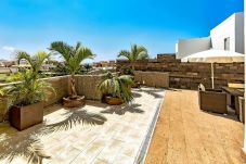 Villa Reya II is a luxiorious villa with private, heated pool. A walking distance from the beach in Costa Adeja, Tenerife