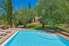 Villa Camilla is a true Italian dreamvilla with garden and salt water pool in Cappone, Le Marche
