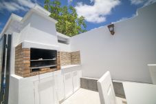 Villa Carmen is a luxurious holiday home for a large group. With heatable private pool in Puerto del Carmen, Lanzarote