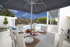 Villa Carmen is a luxurious holiday home for a large group. With heatable private pool in Puerto del Carmen, Lanzarote