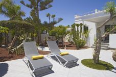 Villa Calero Marina is a modern holiday villa with pool. Walking distance of the centre of Puerto Calero, Lanzarote