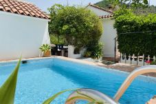 Finca Santa Ana is a holiday home with a private pool and garden with fruittrees. Walking distance from Ojén, Andalusia