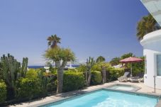 Villa Laja is a family-friendly one-floor holiday villa with heated pool. Near centre of Puerto del Carmen, Lanzarote