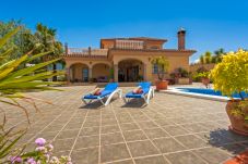 Villa Laura is a luxurious holiday home with private pool and lots of privacy. In Alhaurin el Grande, Andalusië