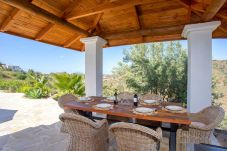 Cozy covered dining table for long after-dinner dining