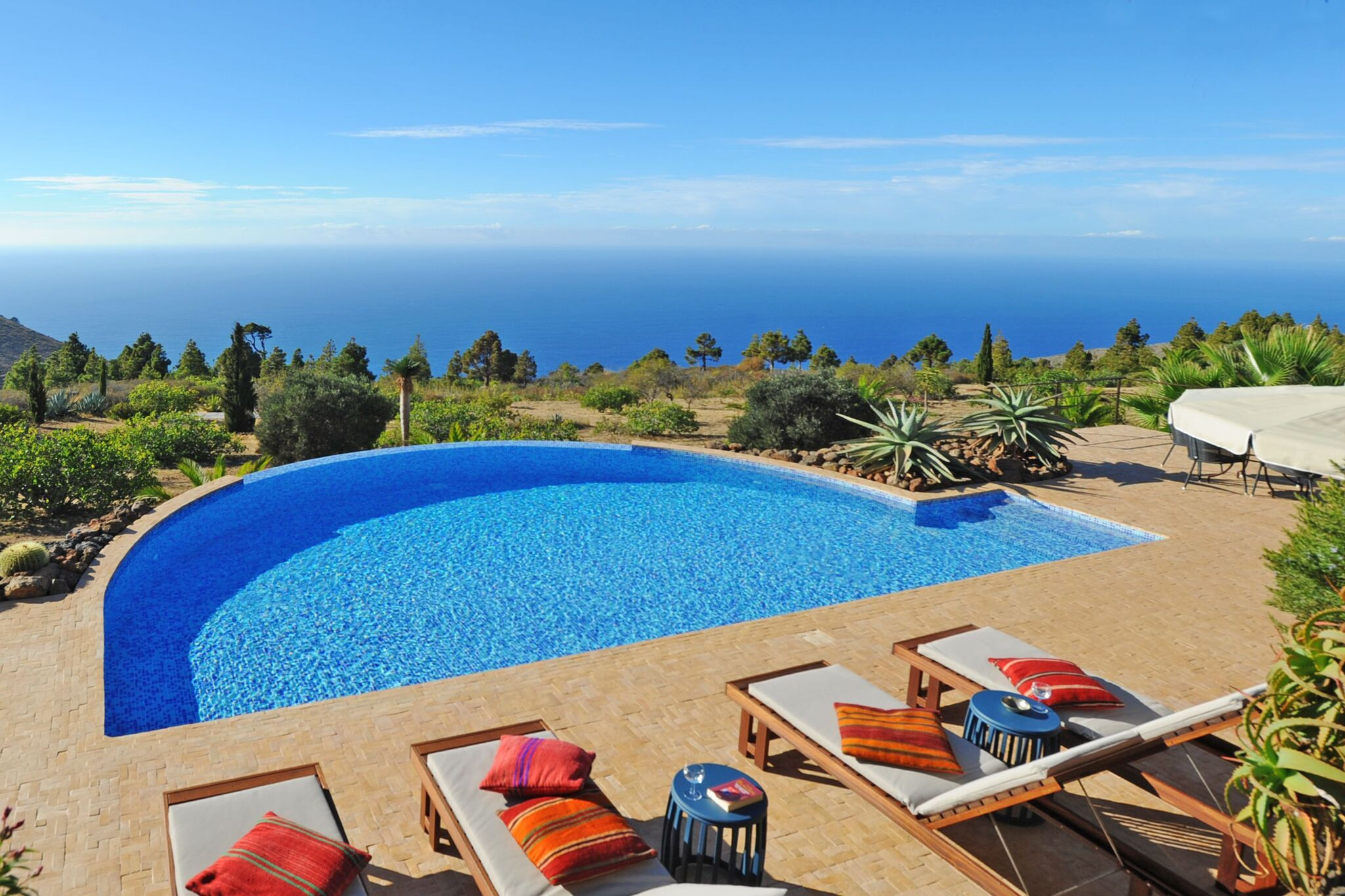 Villa Botanico is a luxurious holiday villa with garden, heated private pool and panoramic sea view in Puntagorda, La Palma