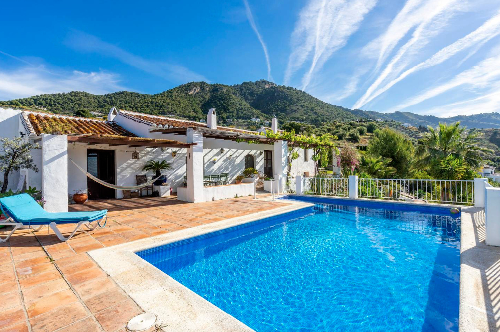 Beautiful finca with amazing panoramic views and a private pool. Close to the picturesque town Frigiliana.