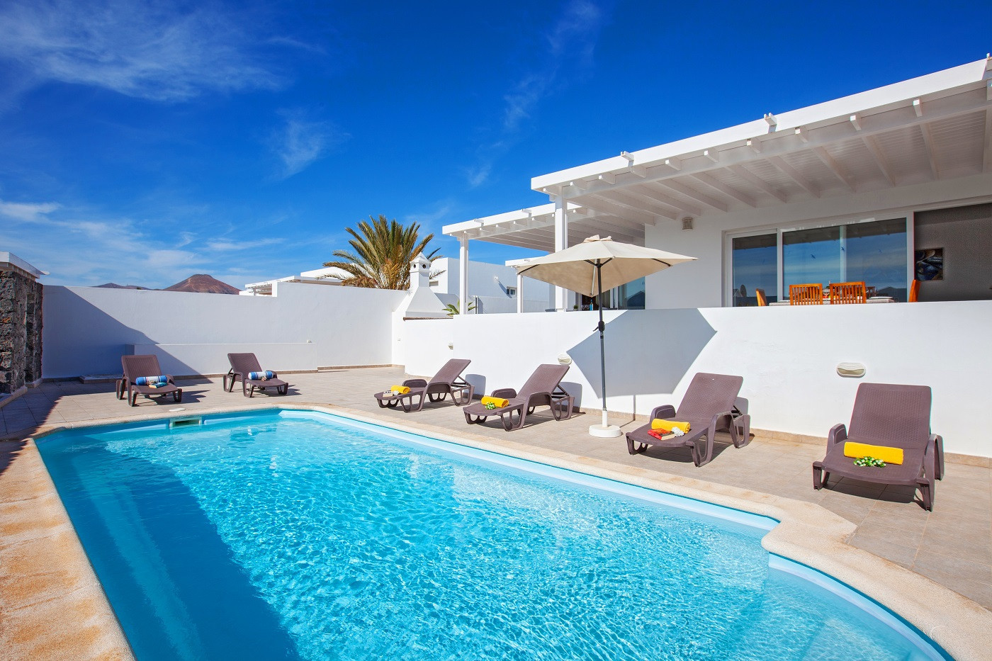 Villa Puerto Calero is a luxurious holiday villa with heated private pool. Walking distance from Puerto Calero, Lanzarote