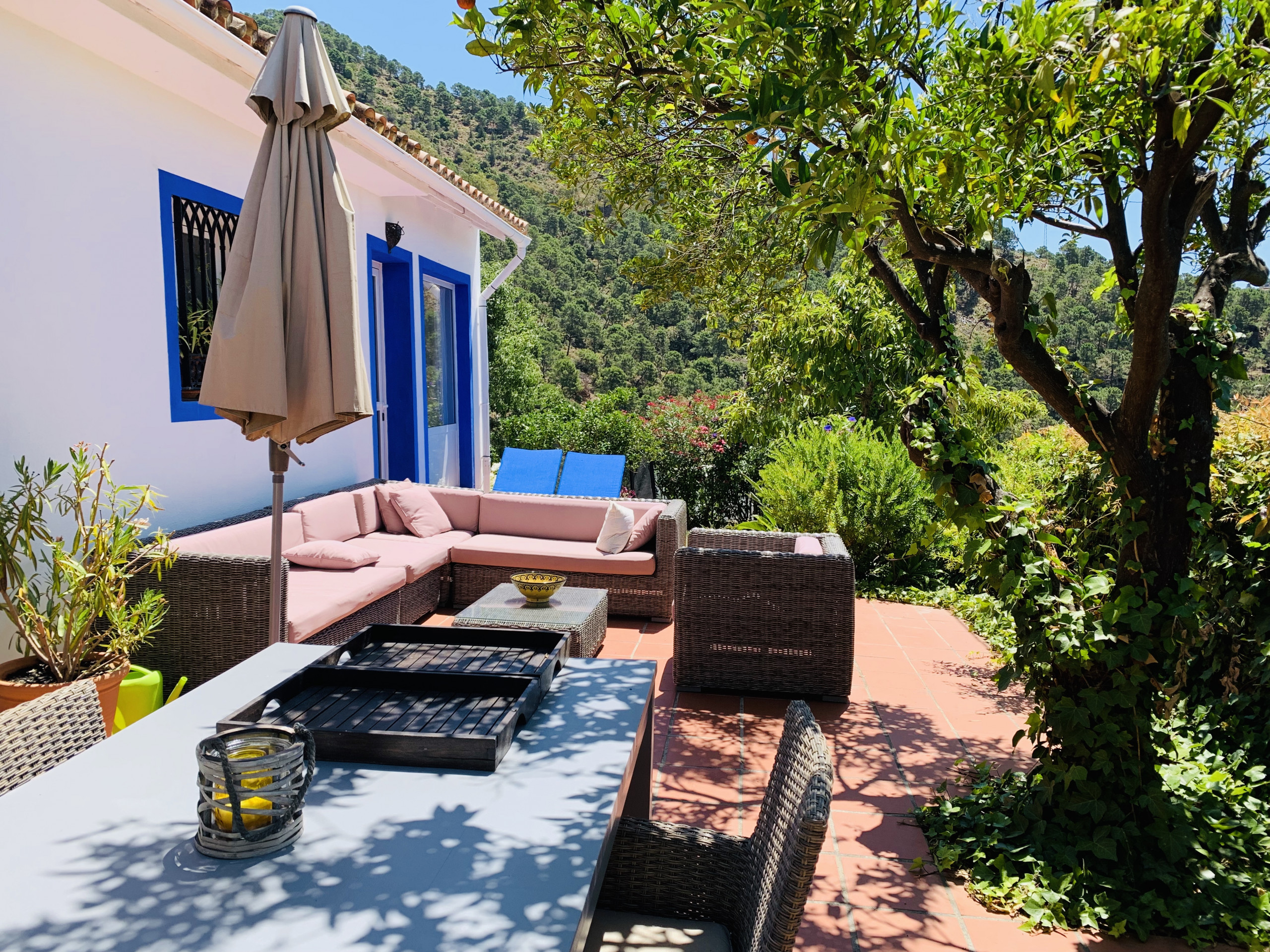 Finca Santa Ana is a holiday home with a private pool and garden with fruittrees. Walking distance from Ojén, Andalusia