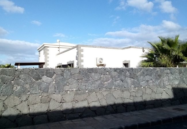 Villa in Playa Blanca - Villa Montana Roja Villa in Playa Blanca - Villa Montana Roja