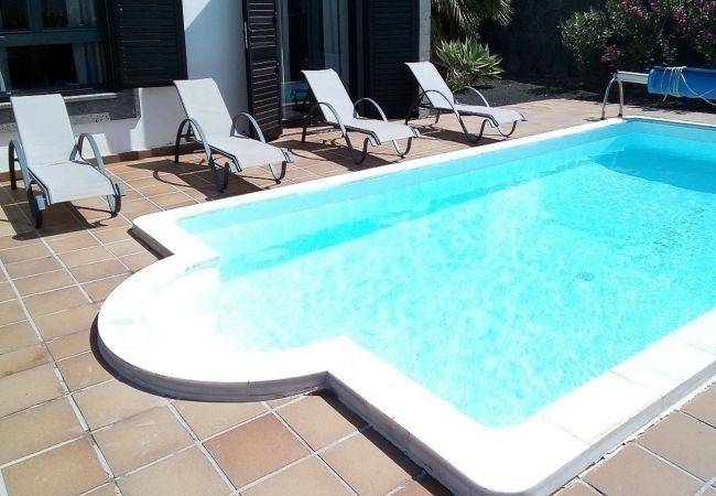 Villa in Playa Blanca - Villa Montana Roja Villa in Playa Blanca - Villa Montana Roja