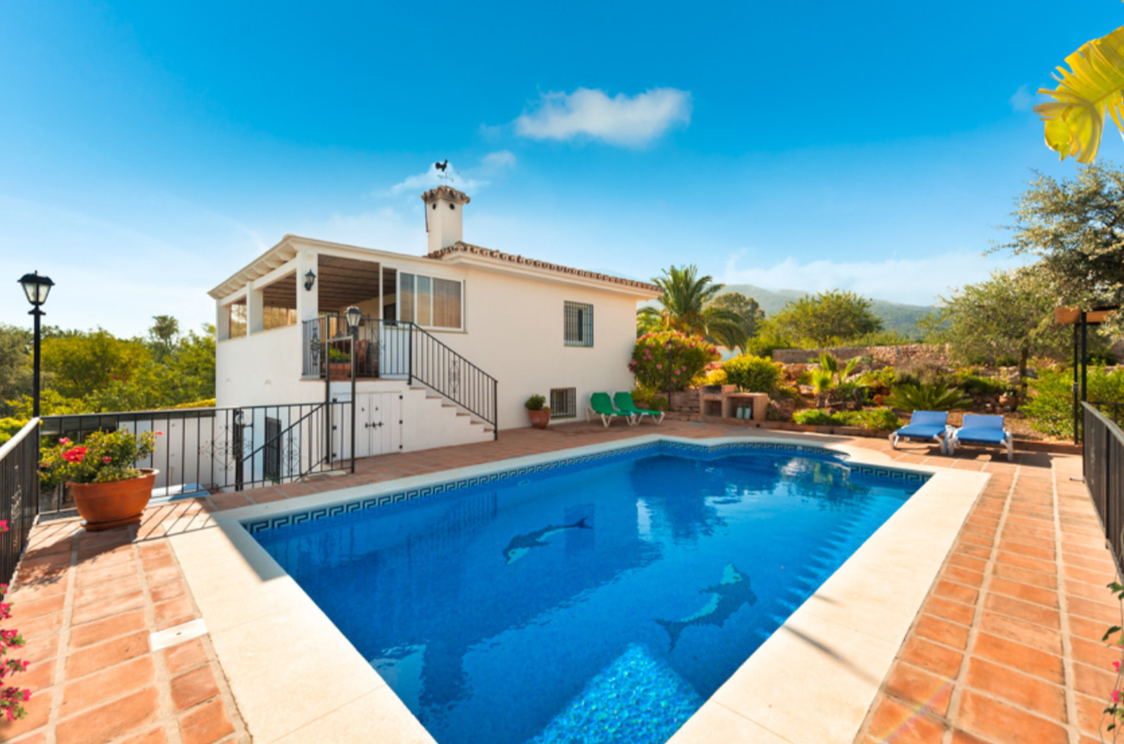 Villa Naranja has a private pool, garden with fruit orchard and lots of privacy. In Alhaurin el Grande, Andalusië