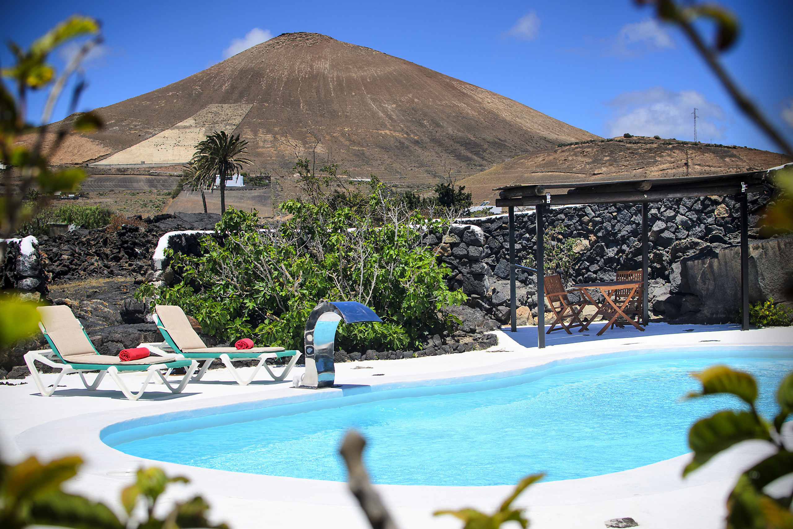 Villa Lanzarote Pequeña is a holiday home for two with private pool and privacy in Masdache, Lanzarote