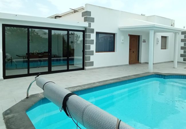 Villa in Playa Blanca - Villa Rosalia Villa in Playa Blanca - Villa Rosalia