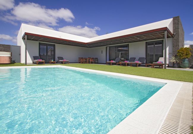 Villa in Puerto del Carmen - Villa Estrellita Villa in Puerto del Carmen - Villa Estrellita