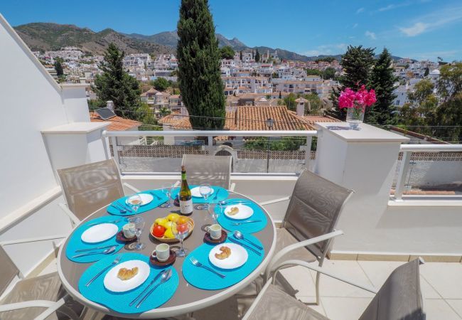 Villa in Nerja - Villa Vista Azul Villa in Nerja - Villa Vista Azul
