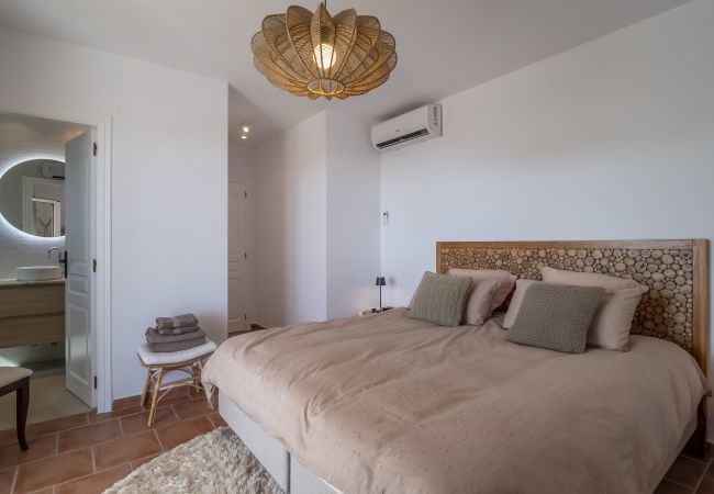 Villa in Moraira - Casita Travel | Villa Pequena Joya Villa in Moraira - Casita Travel | Villa Pequena Joya