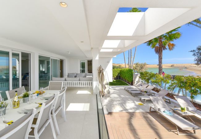 Villa in Maspalomas - Villa Meloneras | villa next to the beach for big groups and families Villa in Maspalomas - Villa Meloneras | villa next to the beach for big groups and families