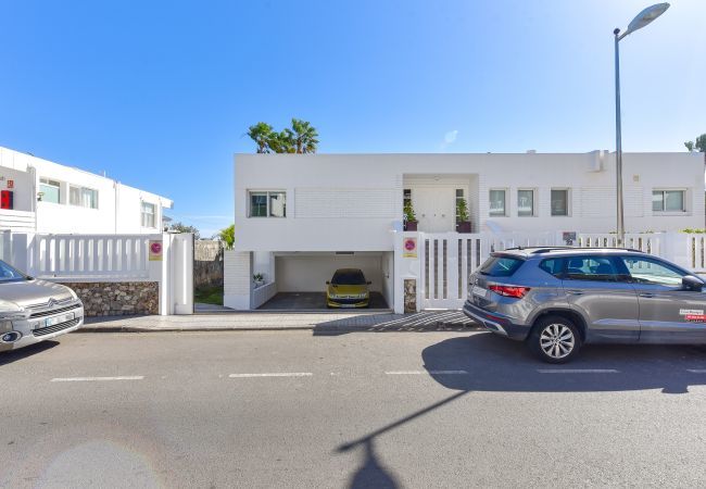 Villa in Maspalomas - Villa Meloneras | villa next to the beach for big groups and families Villa in Maspalomas - Villa Meloneras | villa next to the beach for big groups and families