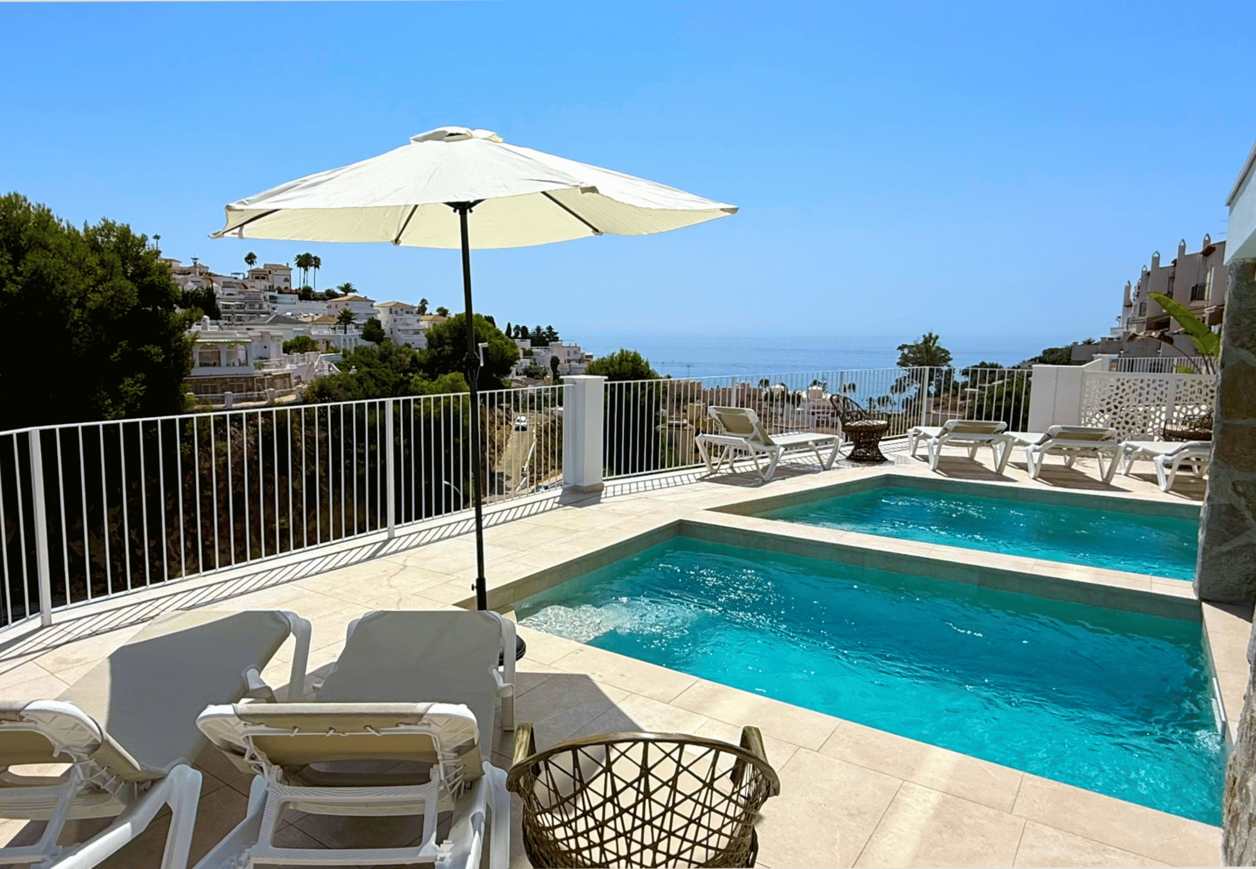 Villa/Dettached house in Nerja - Villa Playa Nerja II | Luxury 12-person villa with sea views