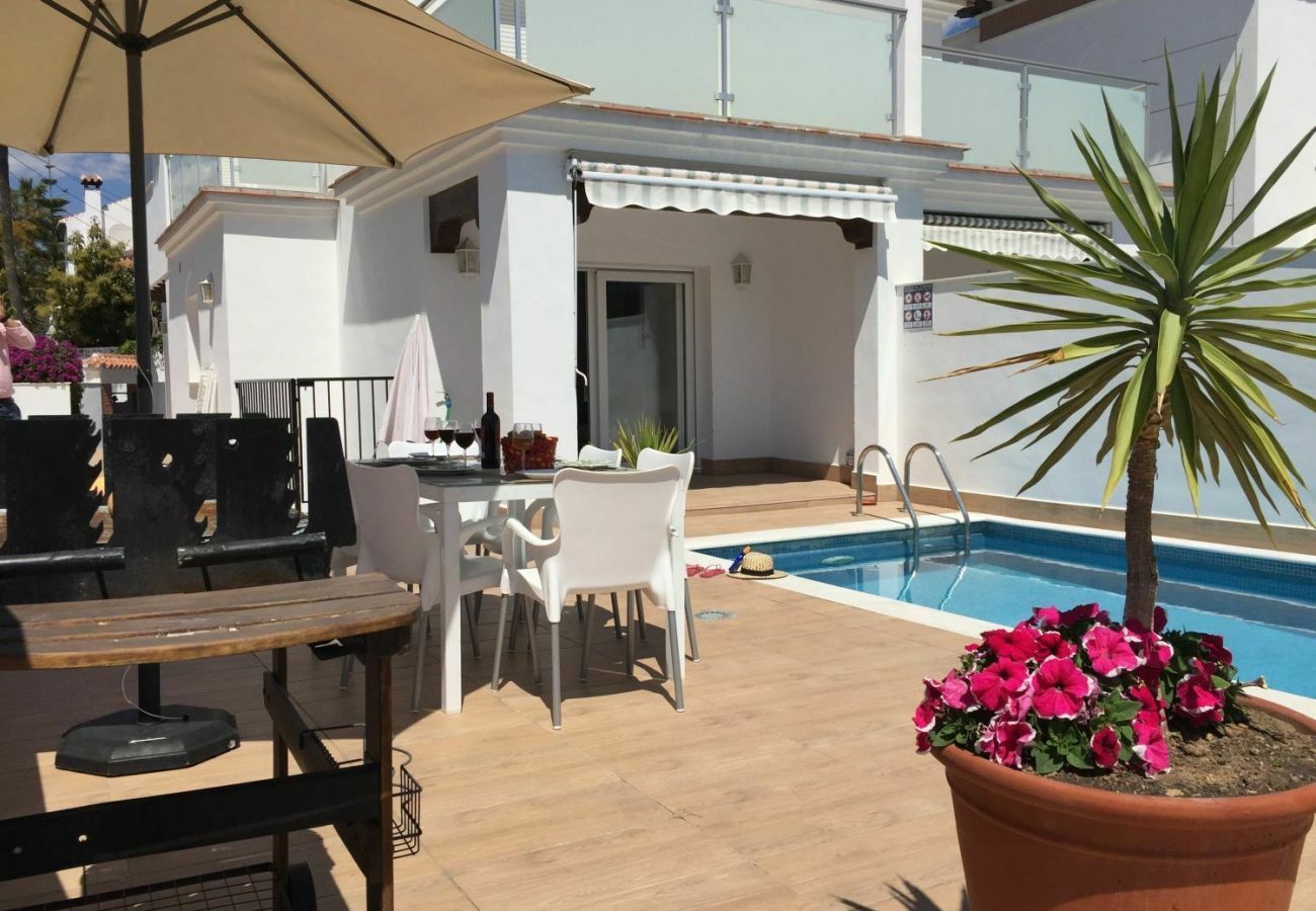 Villa Petunia with private pool. Within walking distance of centre and beach. In Nerja. Andalusia