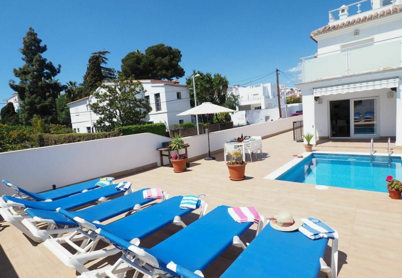 Villa Petunia with private pool. Within walking distance of centre and beach. In Nerja. Andalusia