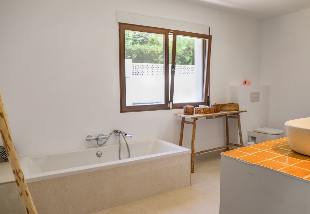 Villa in Moraira - Casita Travel | Villa Josa | Modern Villa in Moraira near town and beach