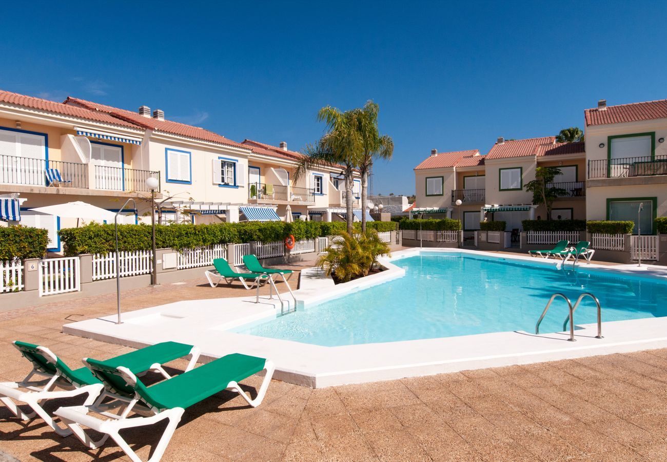 Apartment Pasito Blanco || is a spacious apartment with shared pool