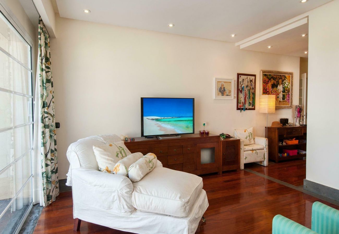 Villa Sol Deluxe is a beautiful detached holiday villa with heatable private pool in Maspalomas, Gran Canaria