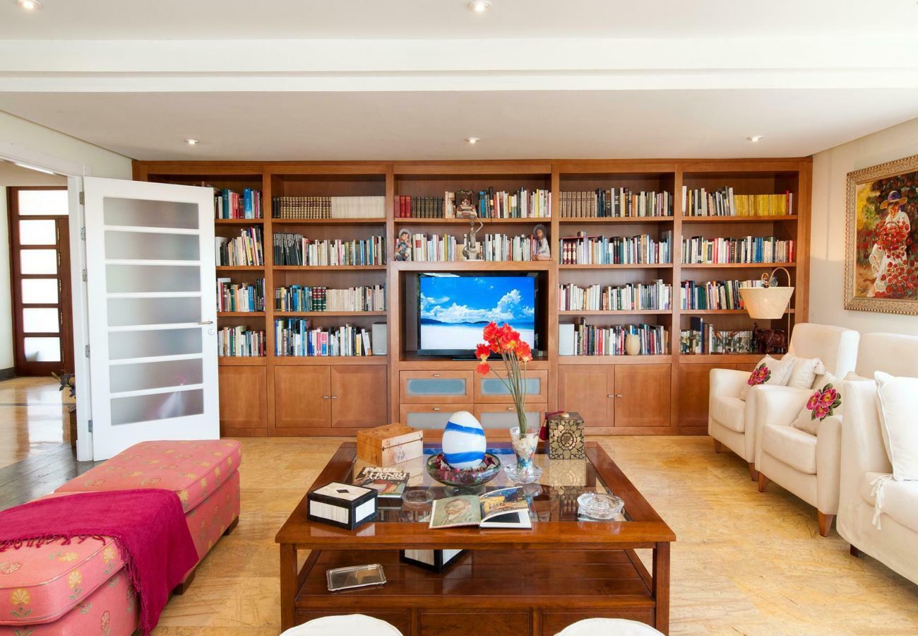 Villa Sol Deluxe is a beautiful detached holiday villa with heatable private pool in Maspalomas, Gran Canaria