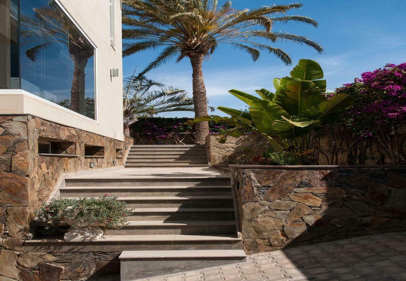 Villa Sol Deluxe is a beautiful detached holiday villa with heatable private pool in Maspalomas, Gran Canaria
