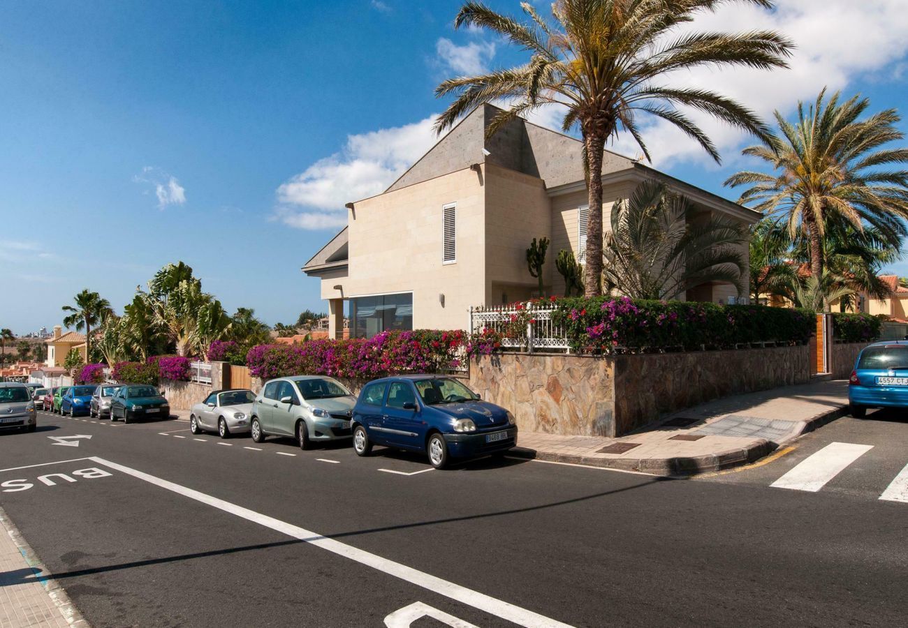 Villa Sol Deluxe is a beautiful detached holiday villa with heatable private pool in Maspalomas, Gran Canaria