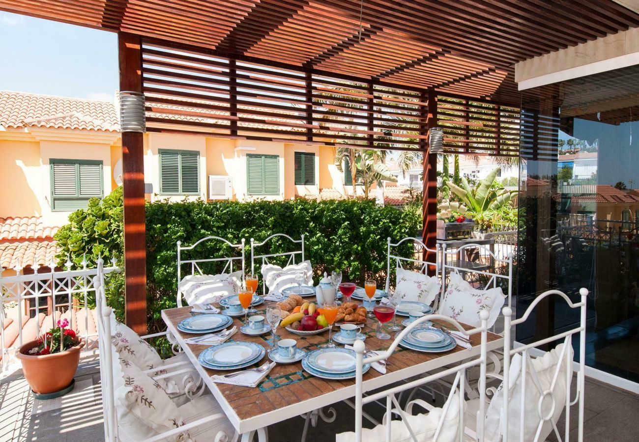 Villa Sol Deluxe is a beautiful detached holiday villa with heatable private pool in Maspalomas, Gran Canaria