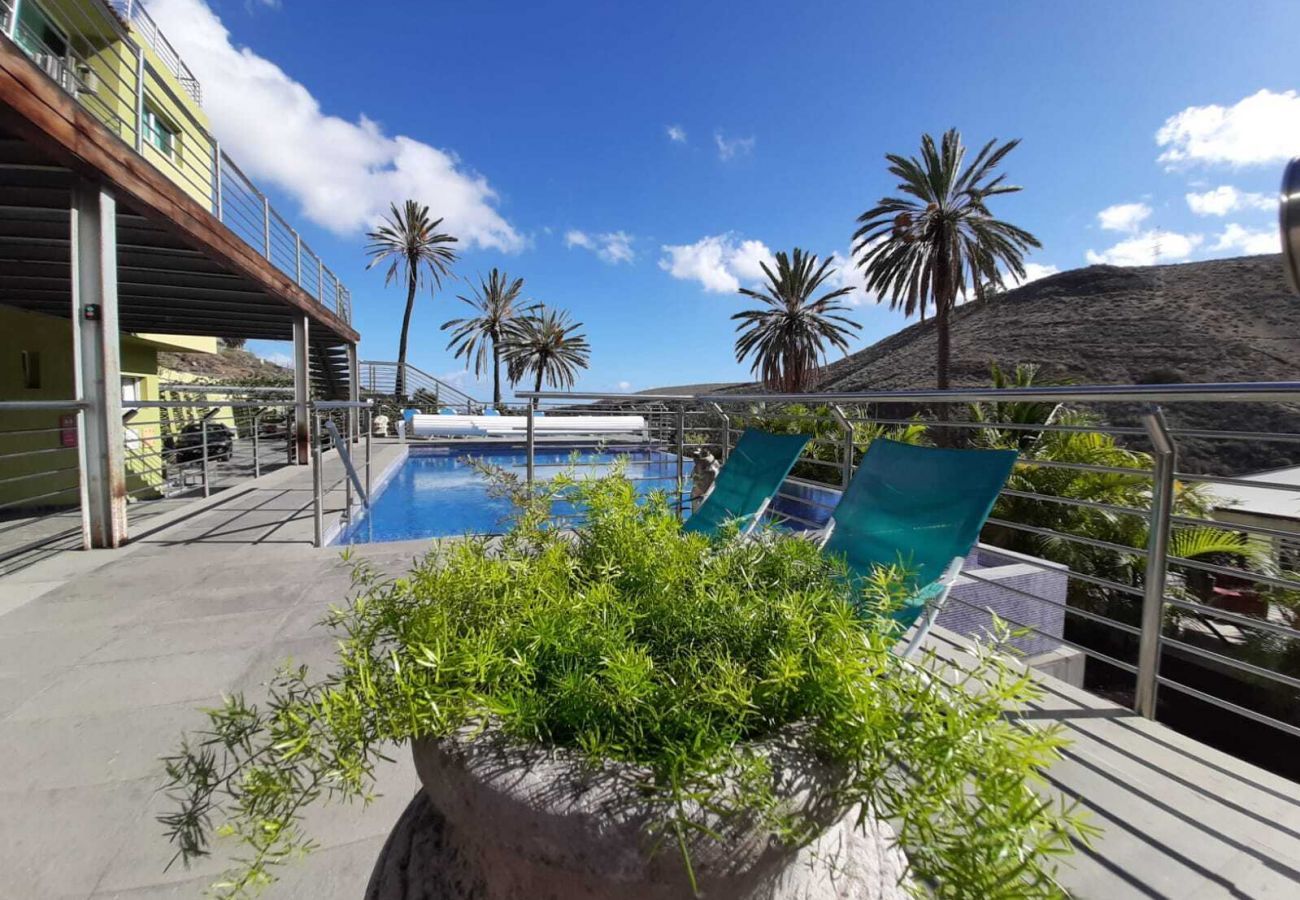 Finca Telde for a relaxing holiday with large groups. With private pool and nice hiking trails in Telde, Gran Canaria
