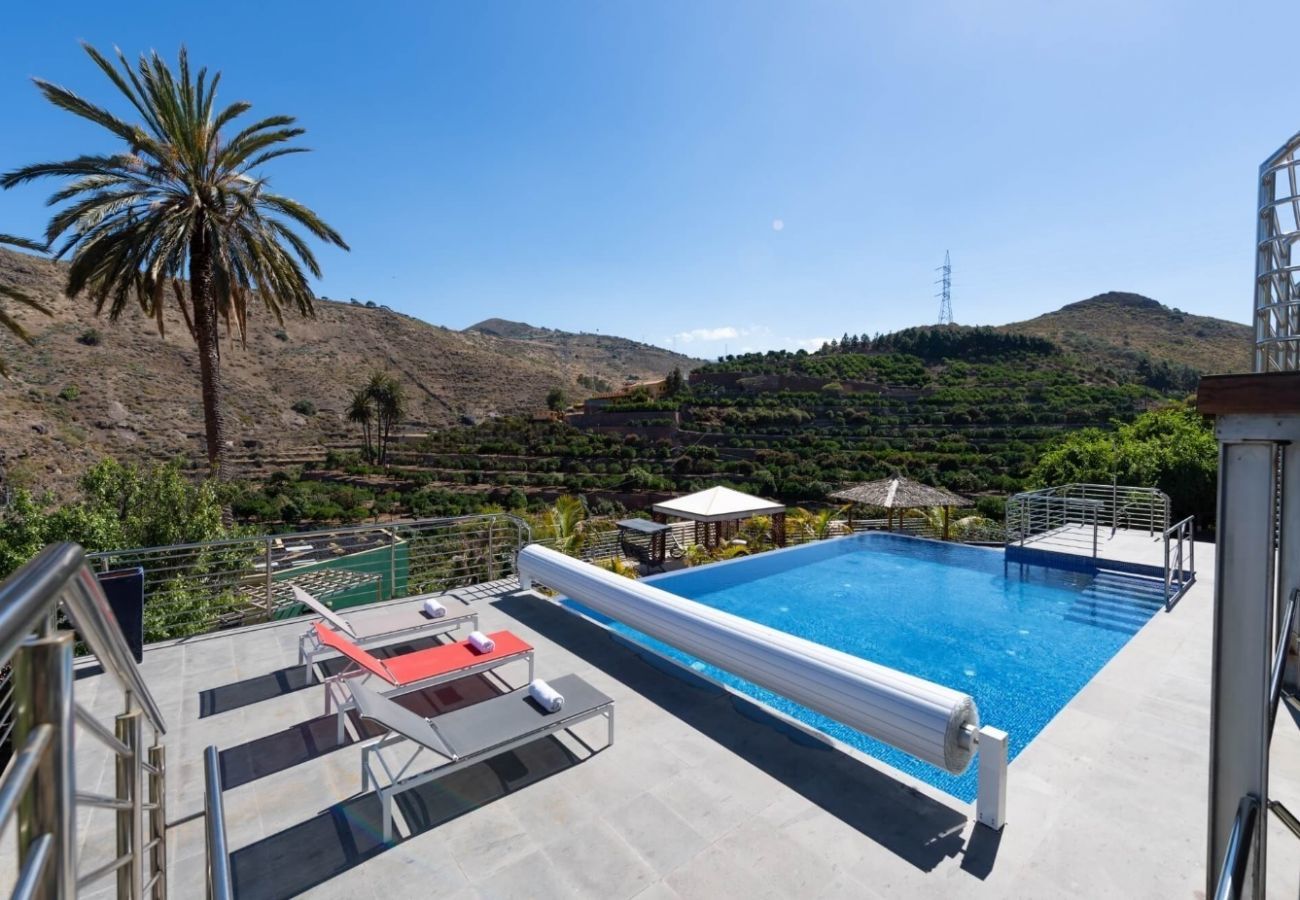 Finca Telde is the perfect hide-away for large groups. With private pool and nice hiking trails in Telde, Gran Canaria