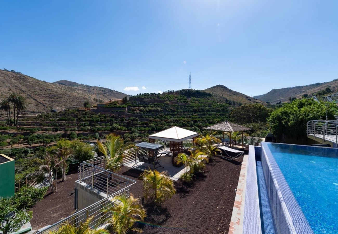 Finca Telde for a relaxing holiday with large groups. With private pool and nice hiking trails in Telde, Gran Canaria