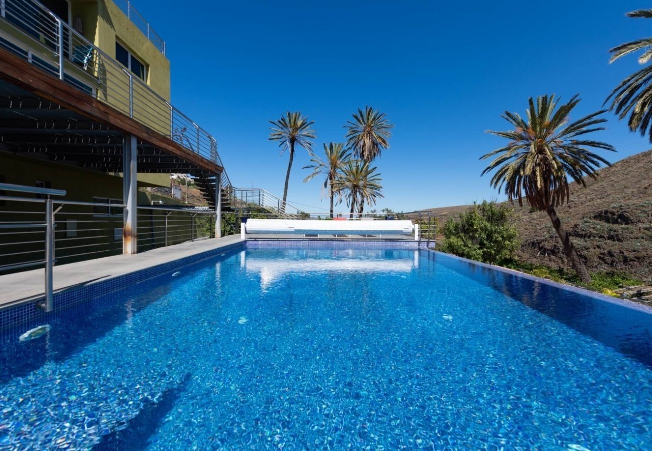 Finca Telde for a relaxing holiday with large groups. With private pool and nice hiking trails in Telde, Gran Canaria