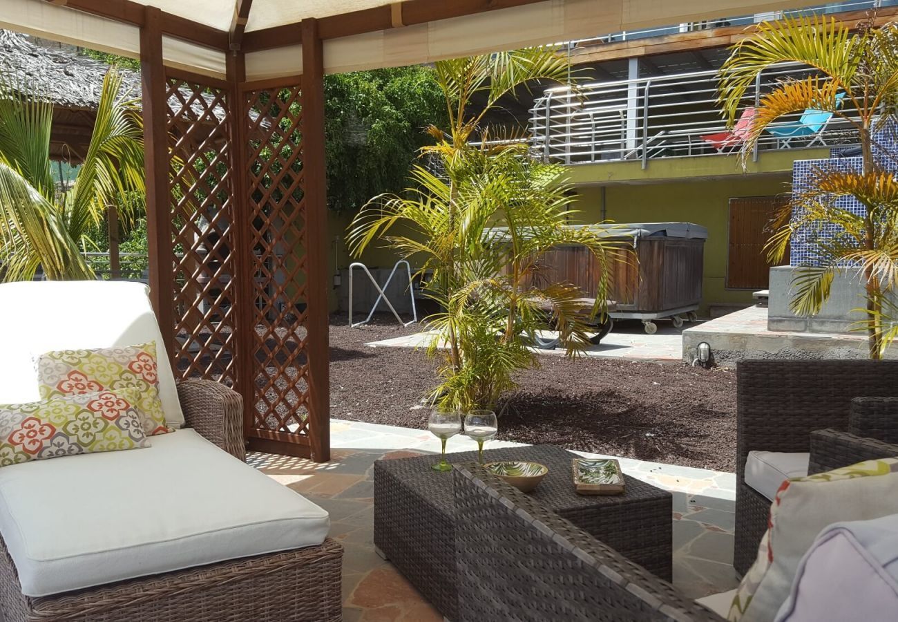 Finca Telde for a relaxing holiday with large groups. With private pool and nice hiking trails in Telde, Gran Canaria