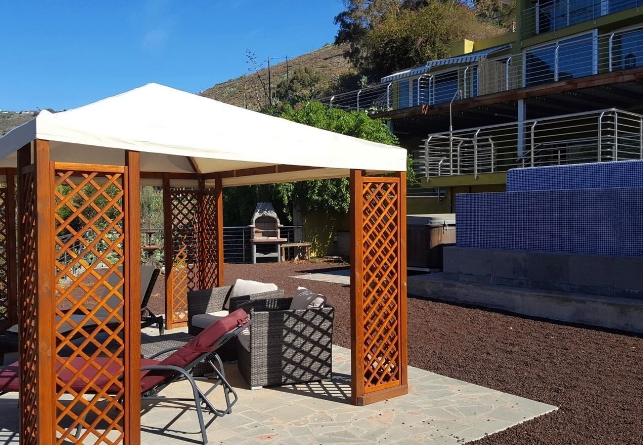 Finca Telde for a relaxing holiday with large groups. With private pool and nice hiking trails in Telde, Gran Canaria
