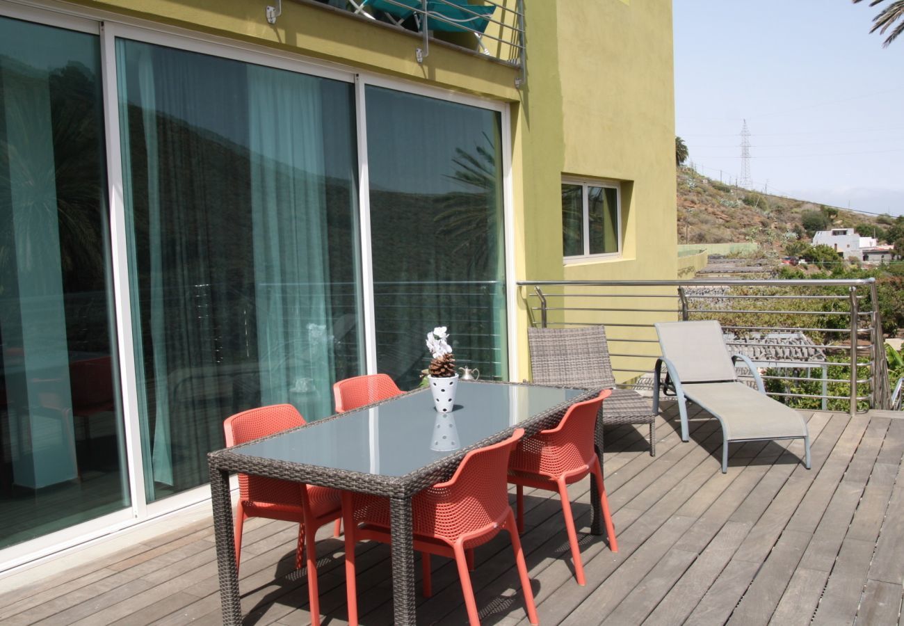Finca Telde for a relaxing holiday with large groups. With private pool and nice hiking trails in Telde, Gran Canaria