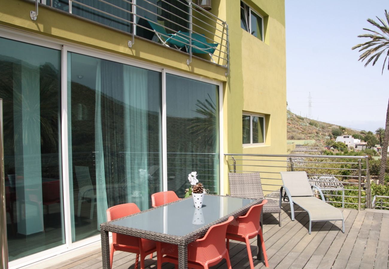 Finca Telde for a relaxing holiday with large groups. With private pool and nice hiking trails in Telde, Gran Canaria