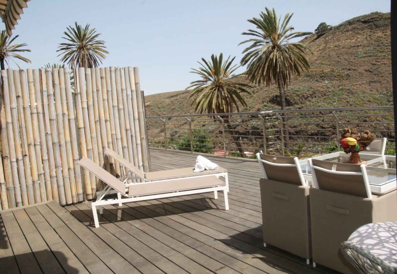 Finca Telde for a relaxing holiday with large groups. With private pool and nice hiking trails in Telde, Gran Canaria