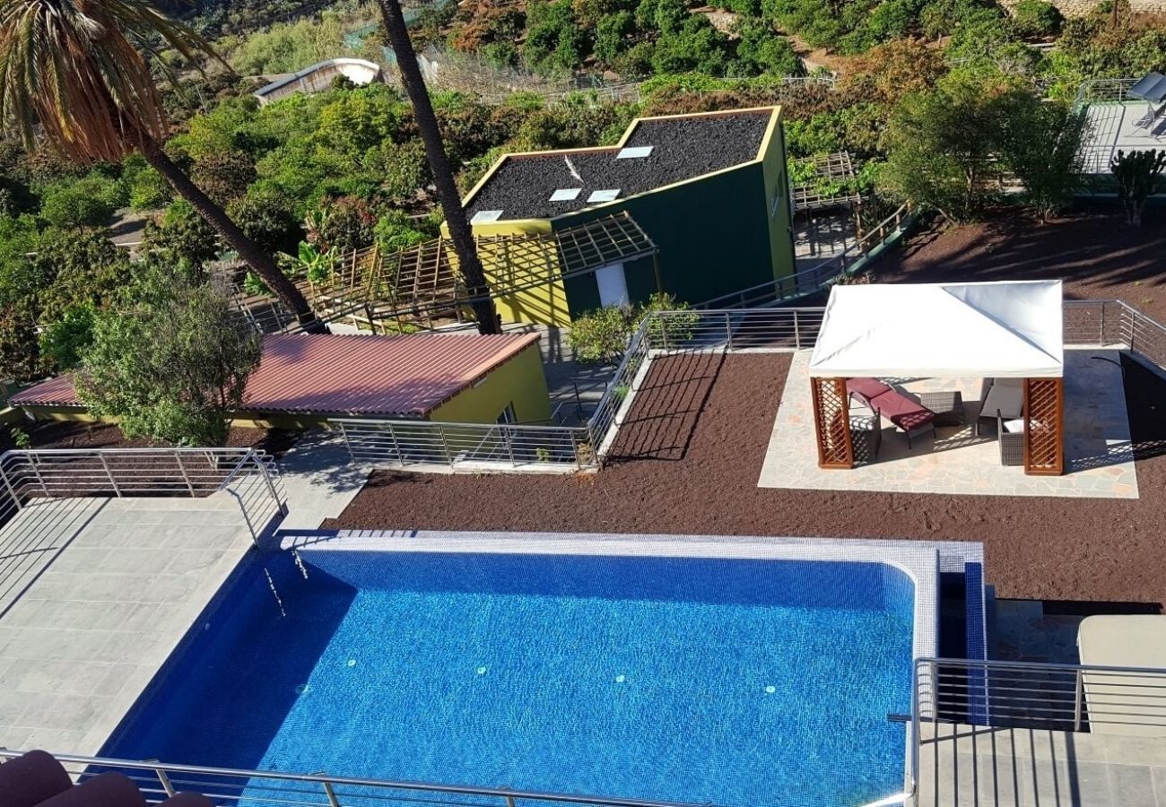 Finca Telde for a relaxing holiday with large groups. With private pool and nice hiking trails in Telde, Gran Canaria