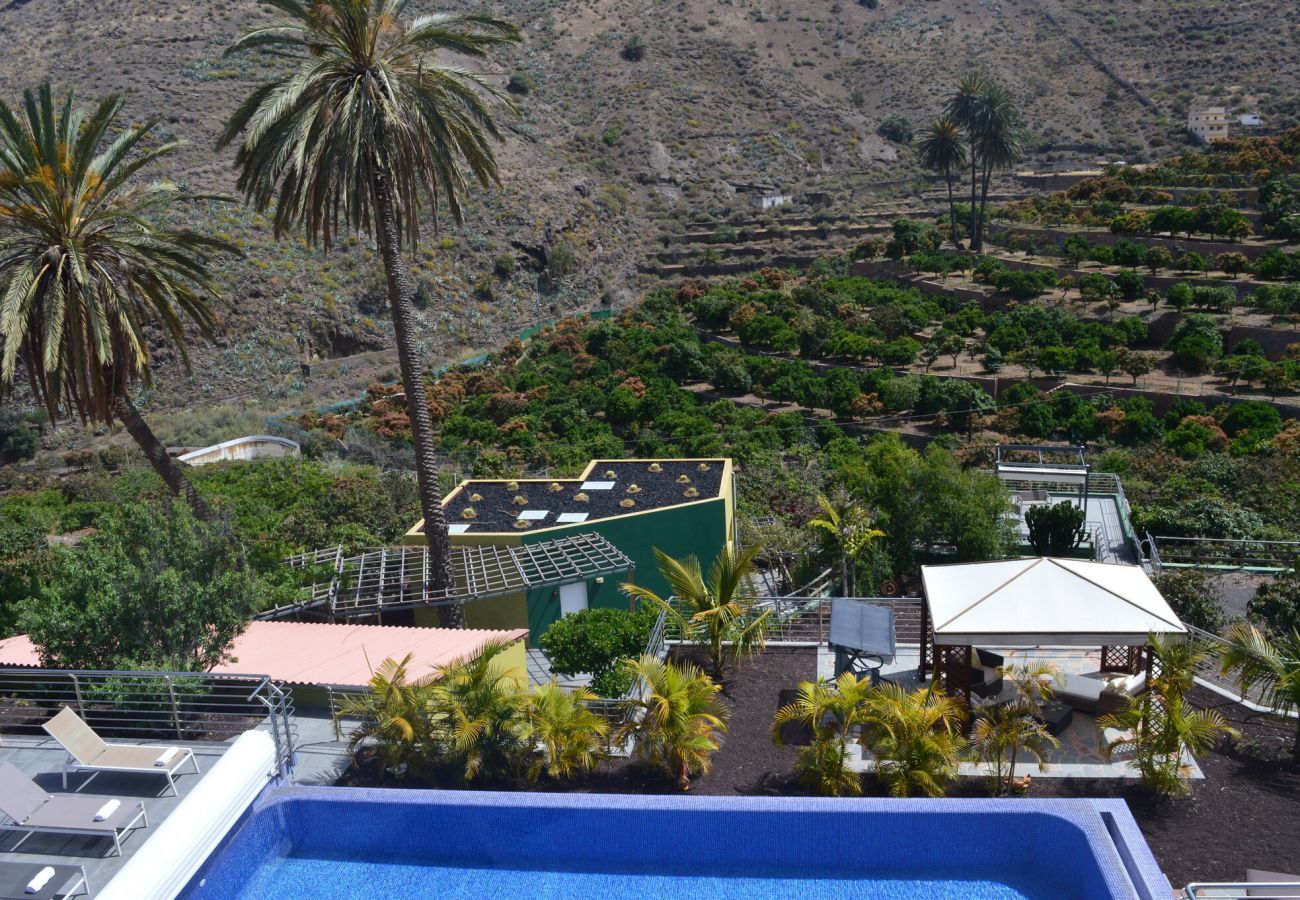 Finca Telde for a relaxing holiday with large groups. With private pool and nice hiking trails in Telde, Gran Canaria